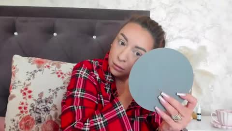 raelledarkstar online show from May 6, 7:46 am