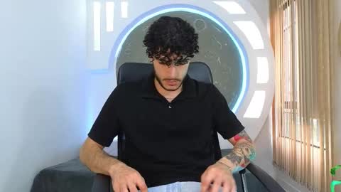 Snapshot of rafael_mendez chatting on September 19, 9:26 pm R A F A E L online show from September 19, 9:26 pm