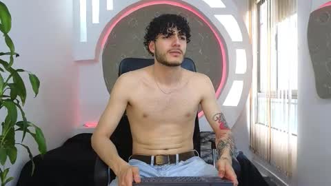 Snapshot of rafael_mendez chatting on October 4, 9:35 pm R A F A E L online show from October 4, 9:35 pm