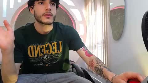 Snapshot of rafael_mendez chatting on October 7, 8:50 pm R A F A E L online show from October 7, 8:50 pm