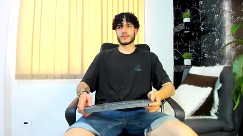 Snapshot of rafael_mendez chatting on November 7, 9:04 pm R A F A E L online show from November 7, 9:04 pm