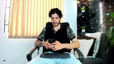 Snapshot of rafael_mendez chatting on November 8, 9:02 pm R A F A E L online show from November 8, 9:02 pm