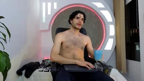 Snapshot of rafael_mendez chatting on November 18, 11:59 pm R A F A E L online show from November 18, 11:59 pm