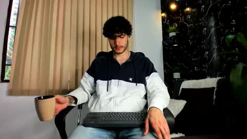 Snapshot of rafael_mendez chatting on November 19, 8:53 pm R A F A E L online show from November 19, 8:53 pm