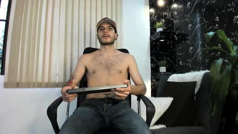 Snapshot of rafael_mendez chatting on November 20, 9:47 pm R A F A E L online show from November 20, 9:47 pm