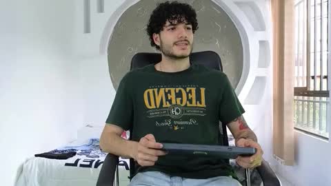 Snapshot of rafael_mendez chatting on November 25, 8:53 pm R A F A E L online show from November 25, 8:53 pm