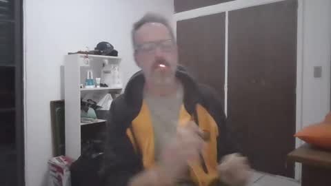 Snapshot of rafaelsel chatting on October 19, 11:16 pm Big Uncle Jungle online show from October 19, 11:16 pm