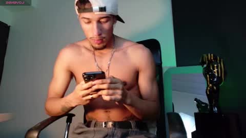 Snapshot of rafaelstone chatting on January 11, 3:44 am IG online show from January 11, 3:44 am