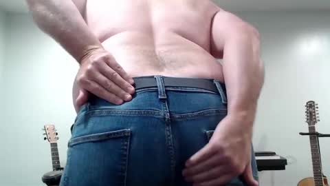 Snapshot of ragin_hardon001 chatting on December 2, 3:47 pm Ray online show from December 2, 3:47 pm