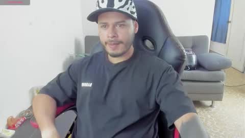 ragnar_lothbrok77 online show from April 26, 6:16 pm