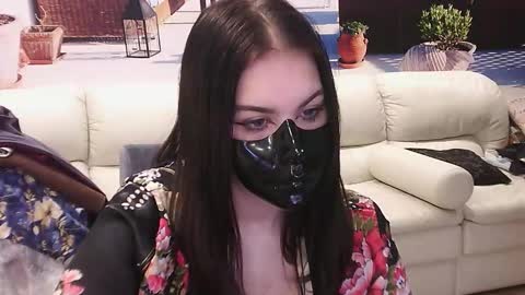 rainyvibe_ online show from March 7, 11:46 pm