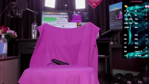 Laura online show from December 11, 2:41 am