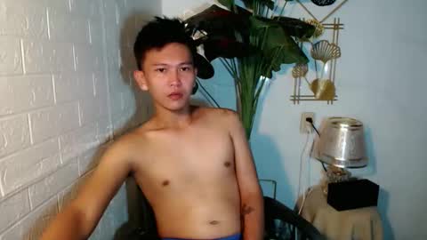 Snapshot of ralfhuge24 chatting on May 19, 9:04 am ralfhuge24 online show from May 19, 9:04 am
