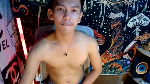 Snapshot of ralfhuge24 chatting on May 25, 4:46 pm ralfhuge24 online show from May 25, 4:46 pm