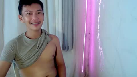 Snapshot of ralfhuge24 chatting on May 29, 6:00 am ralfhuge24 online show from May 29, 6:00 am