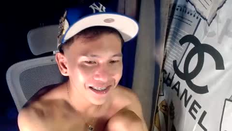 Snapshot of ralfhuge24 chatting on June 8, 5:13 pm ralfhuge24 online show from June 8, 5:13 pm