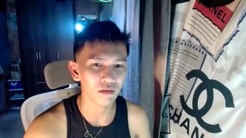 Snapshot of ralfhuge24 chatting on June 9, 10:49 am ralfhuge24 online show from June 9, 10:49 am