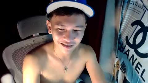 Snapshot of ralfhuge24 chatting on June 15, 1:35 pm ralfhuge24 online show from June 15, 1:35 pm