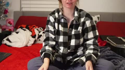 Snapshot of ramichick chatting on January 5, 10:43 am Rami online show from January 5, 10:43 am