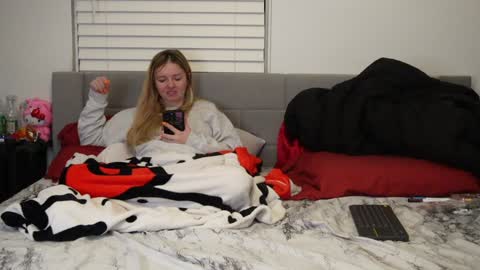 Snapshot of ramichick chatting on January 22, 1:31 am Rami online show from January 22, 1:31 am