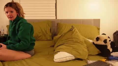 Snapshot of ramichick chatting on February 18, 1:43 am Rami online show from February 18, 1:43 am