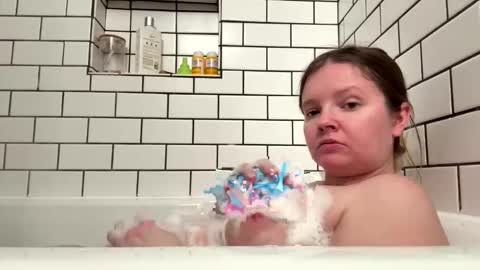 Snapshot of ramichick chatting on December 18, 1:33 am Rami online show from December 18, 1:33 am