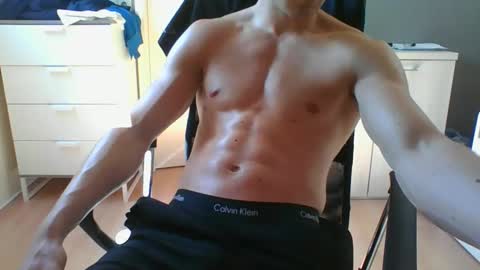 ramonjoosse2001 online show from April 22, 11:12 am