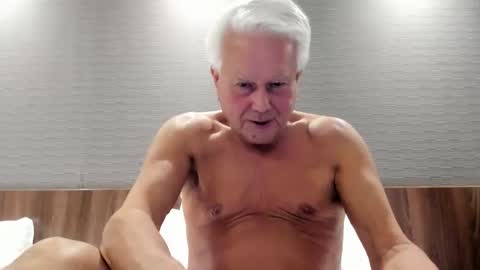 Silver Stallion TwitterRandyth53496071  and  ladyenglishxxx online show from March 6, 8:05 pm