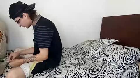 Snapshot of rangel_sex chatting on February 17, 4:37 pm Rangel and Lola online show from February 17, 4:37 pm