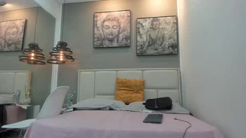 Snapshot of raphael_nyon chatting on March 8, 3:21 am Raphael Nyon online show from March 8, 3:21 am