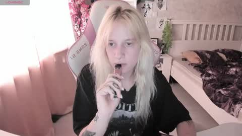 Snapshot of rapunzel_cute chatting on September 12, 1:11 pm Rapunzel online show from September 12, 1:11 pm