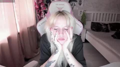 Snapshot of rapunzel_cute chatting on September 13, 2:06 pm Rapunzel online show from September 13, 2:06 pm