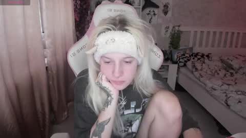 Snapshot of rapunzel_cute chatting on October 6, 1:30 pm Rapunzel online show from October 6, 1:30 pm