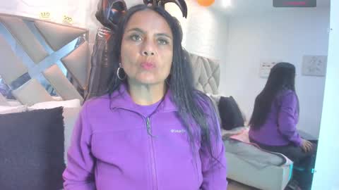 Raquel Moore  online show from October 12, 2:49 pm