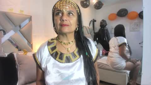 Raquel Moore  online show from October 31, 12:06 pm