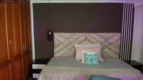 Raquel online show from February 15, 11:39 am