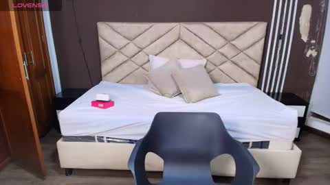 Raquel online show from December 4, 11:41 am