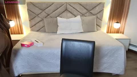 Snapshot of raqueljones_ chatting on June 2, 12:07 pm Raquel online show from June 2, 12:07 pm
