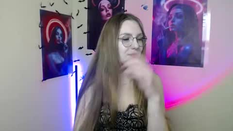 raspberry0101 online show from October 24, 7:43 pm