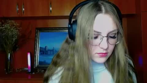 raspberry0101 online show from November 27, 9:00 am