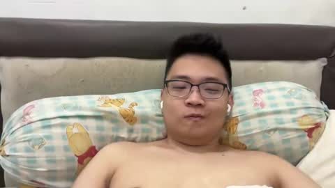 Snapshot of ratedepic17 chatting on December 7, 7:43 pm randomnaut online show from December 7, 7:43 pm