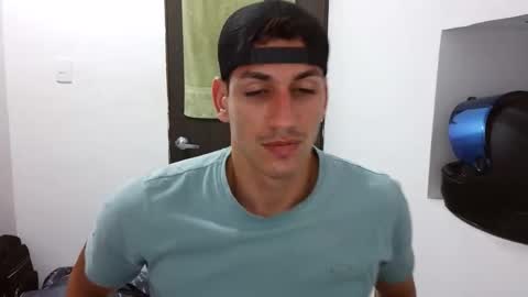 Snapshot of raul240335 chatting on May 2, 9:09 pm Raul online show from May 2, 9:09 pm