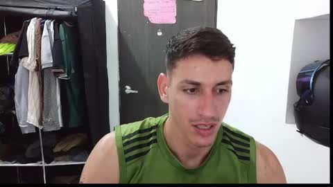 Snapshot of raul240335 chatting on May 7, 11:43 pm Raul online show from May 7, 11:43 pm