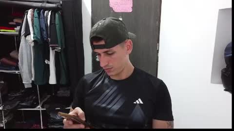 Snapshot of raul240335 chatting on May 10, 9:42 pm Raul online show from May 10, 9:42 pm