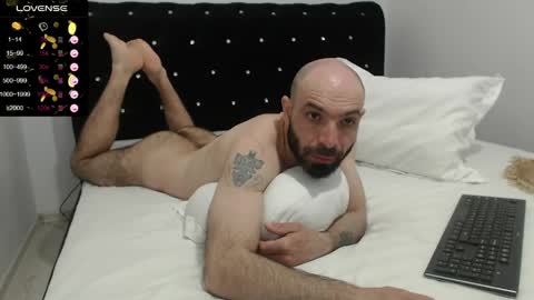 RaulWildBoy27 online show from April 19, 1:21 pm