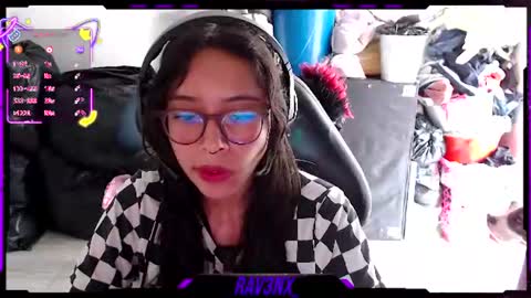 Snapshot of rav3nx_ chatting on June 25, 7:18 pm online show from June 25, 7:18 pm