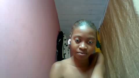 Snapshot of ravelosoma29 chatting on July 25, 10:02 am ravelosoma29 online show from July 25, 10:02 am