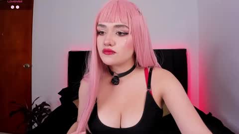 Snapshot of raven__white1 chatting on February 15, 12:04 am Raven online show from February 15, 12:04 am