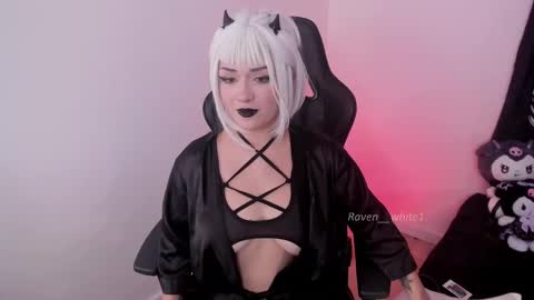Snapshot of raven__white1 chatting on October 14, 7:47 pm Raven online show from October 14, 7:47 pm