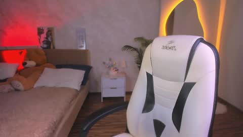 Raven online show from April 21, 1:50 pm